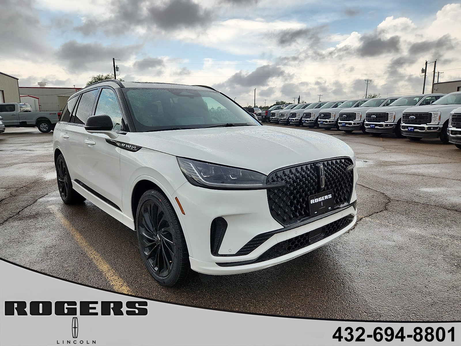 2026 Lincoln Aviator Reserve in Pristine White Metallic Tri-Coat — front three-quarter view