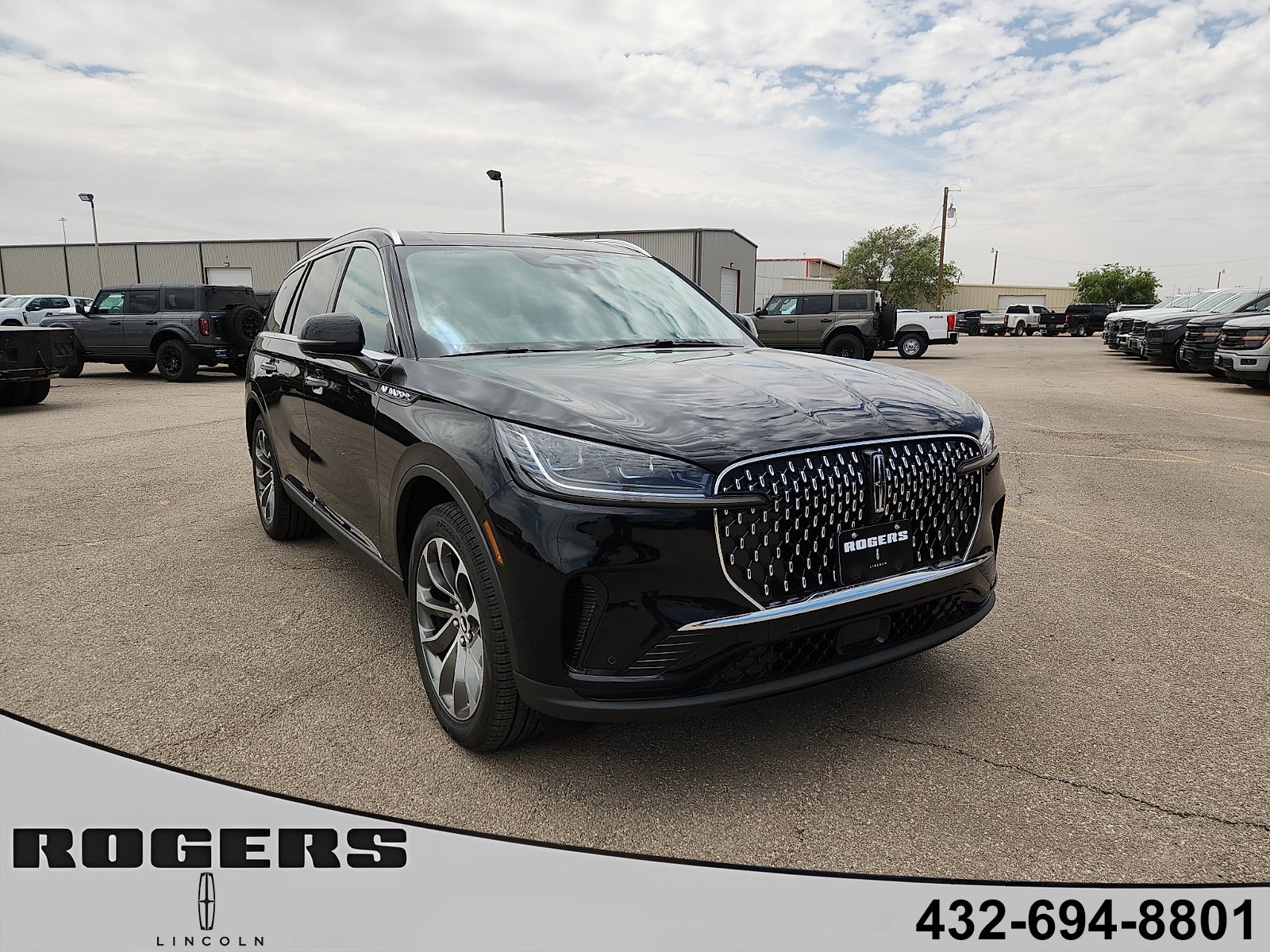 2026 Lincoln Aviator Reserve in Infinite Black Metallic Clearcoat — front three-quarter view