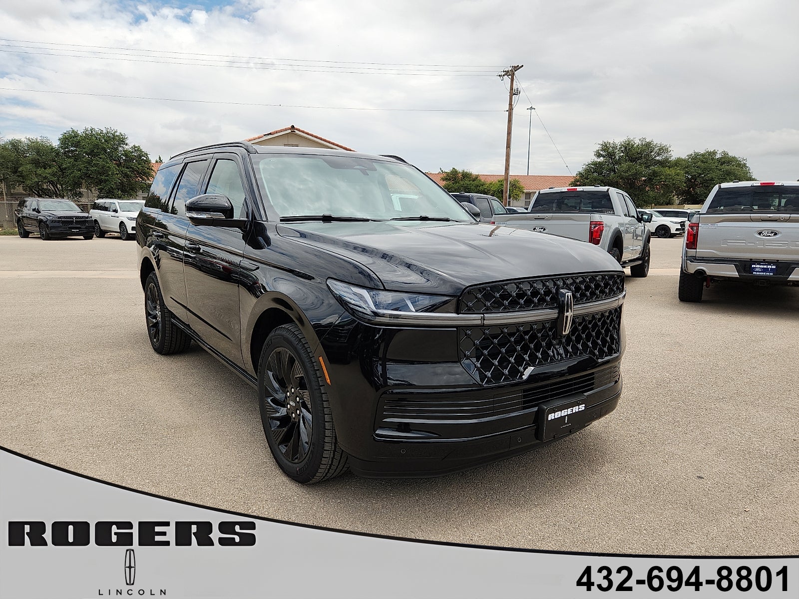 2026 Lincoln Navigator Reserve in Infinite Black Metallic — front three-quarter view