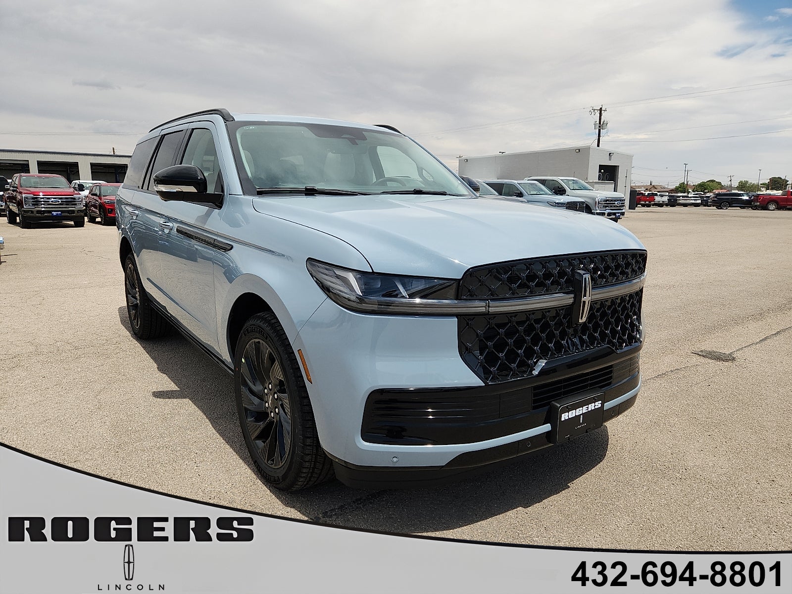 2026 Lincoln Navigator Reserve in Gray Mist Metallic Tri-Coat — front three-quarter view
