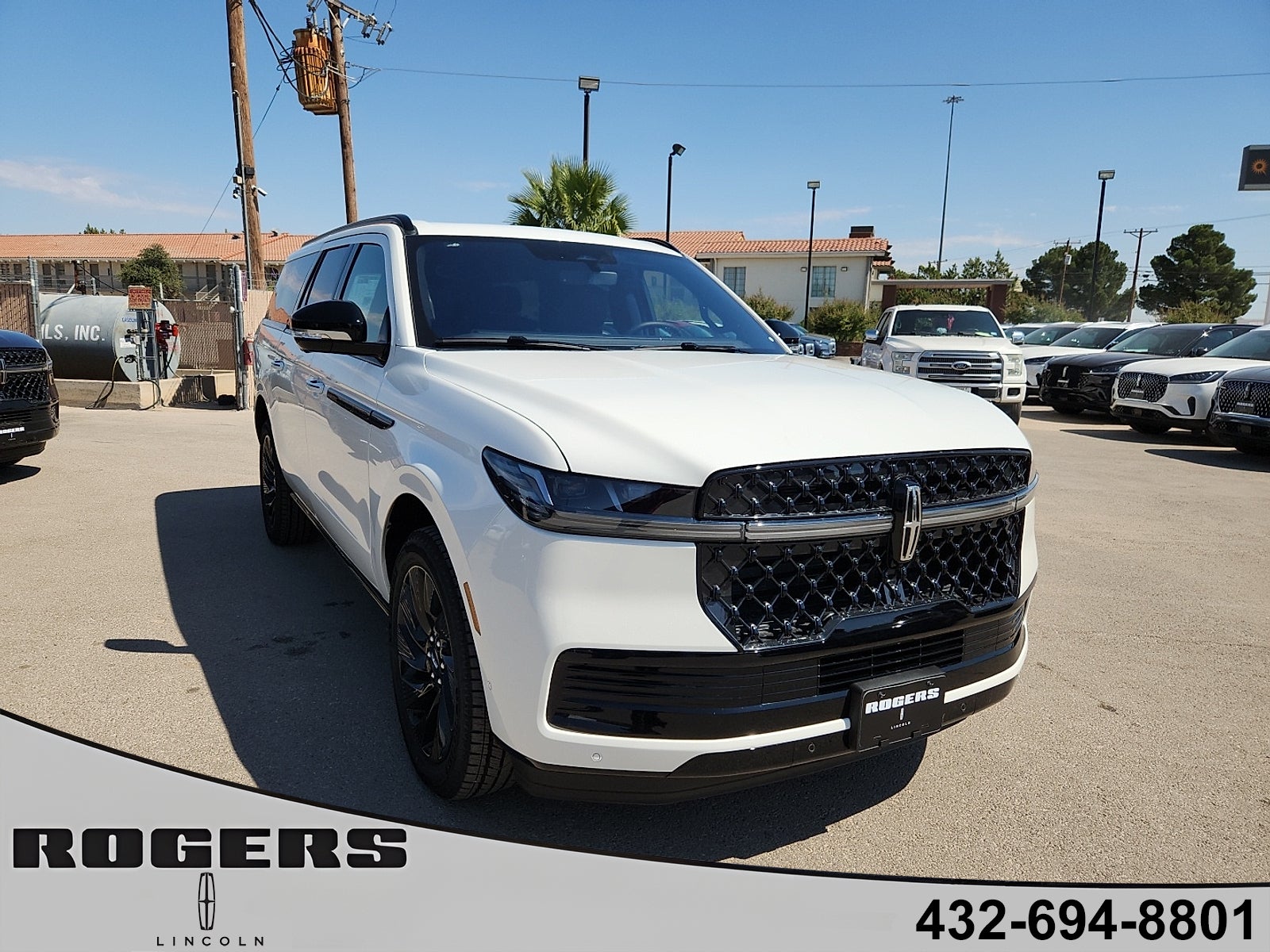 2025 Lincoln Navigator L Reserve in Pristine White Metallic Tri-Coat — front three-quarter view