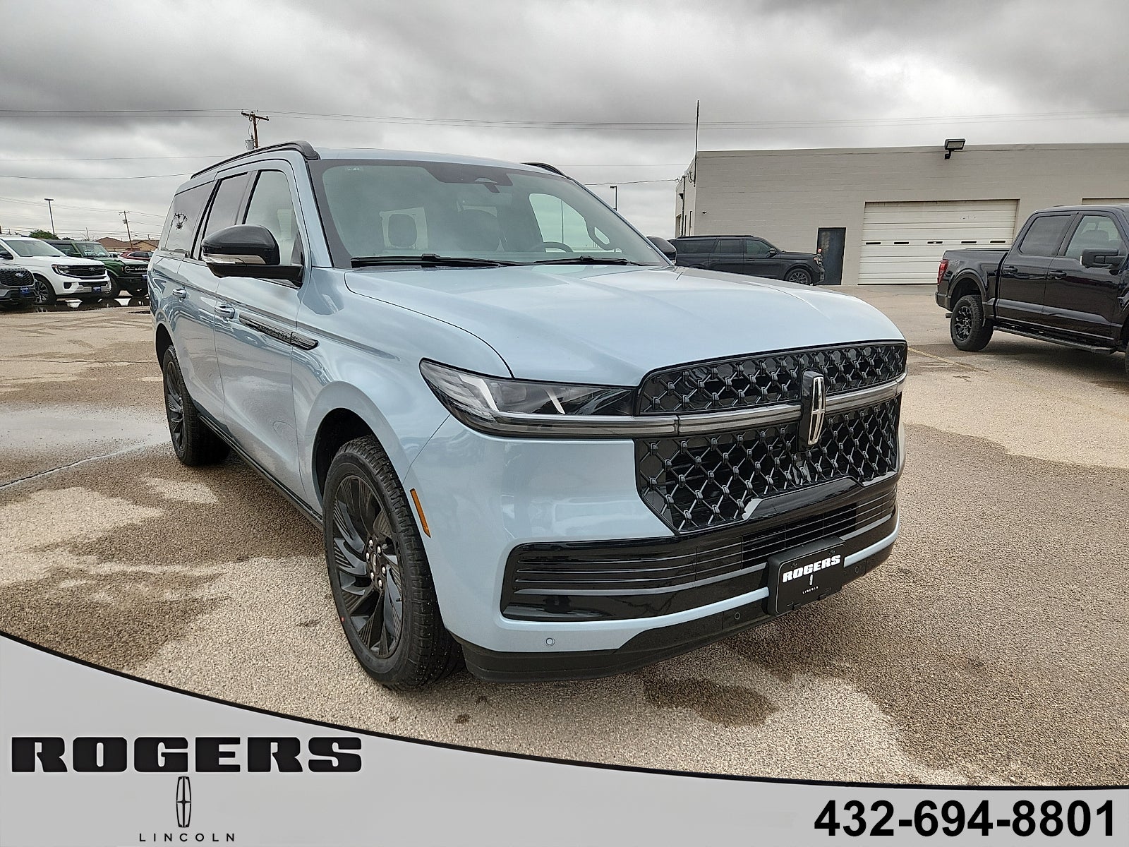 2026 Lincoln Navigator L Reserve in Gray Mist Metallic Tri-Coat — front three-quarter view