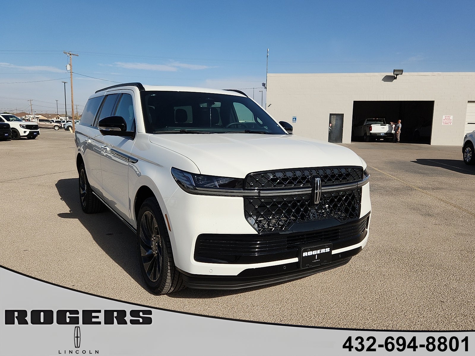 2025 Lincoln Navigator L Reserve in Pristine White Metallic Tri-Coat — front three-quarter view