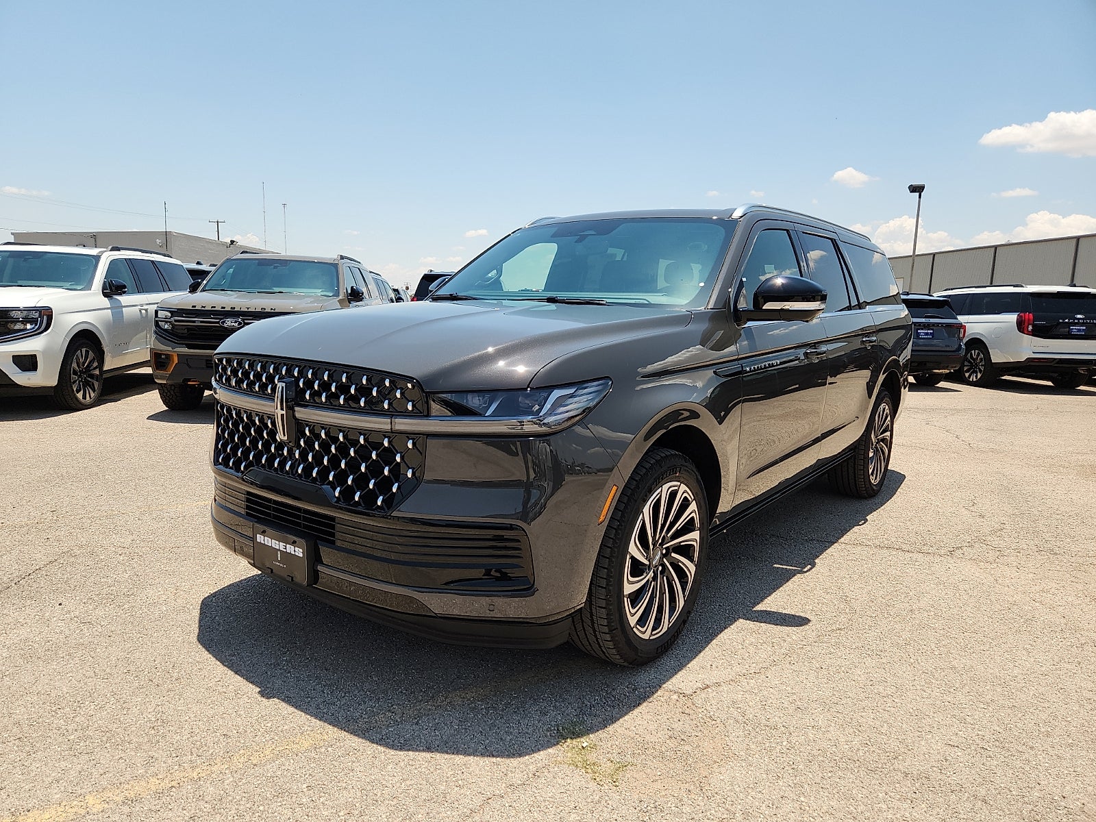 2027 Lincoln Navigator L — rear three-quarter view
