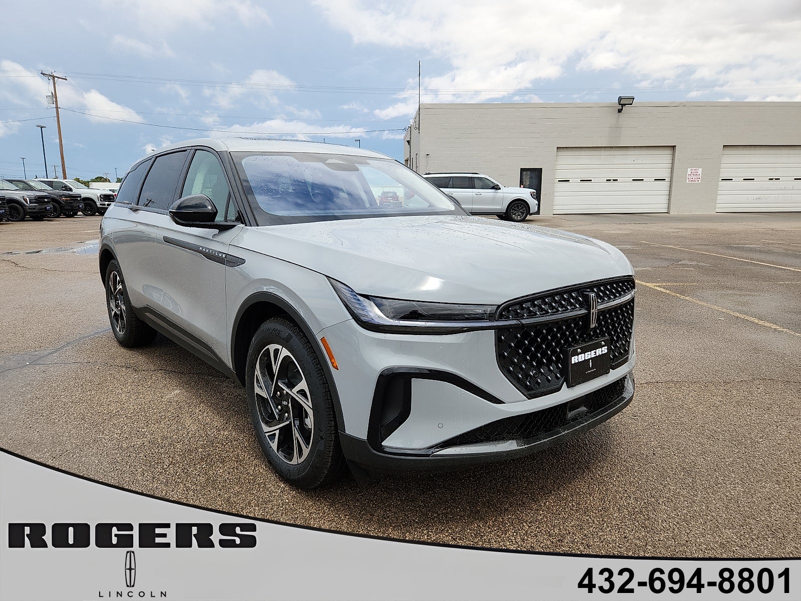 2026 Lincoln Nautilus Premiere in Gray Matter Clearcoat — front three-quarter view
