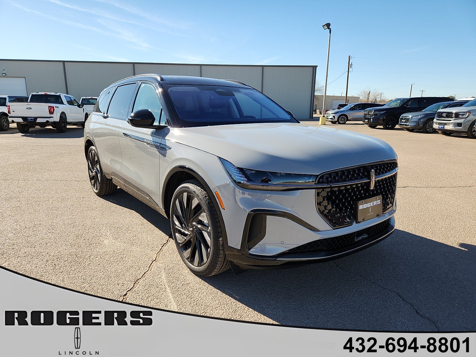 2026 Lincoln Nautilus Reserve in Gray Matter Clearcoat — front three-quarter view