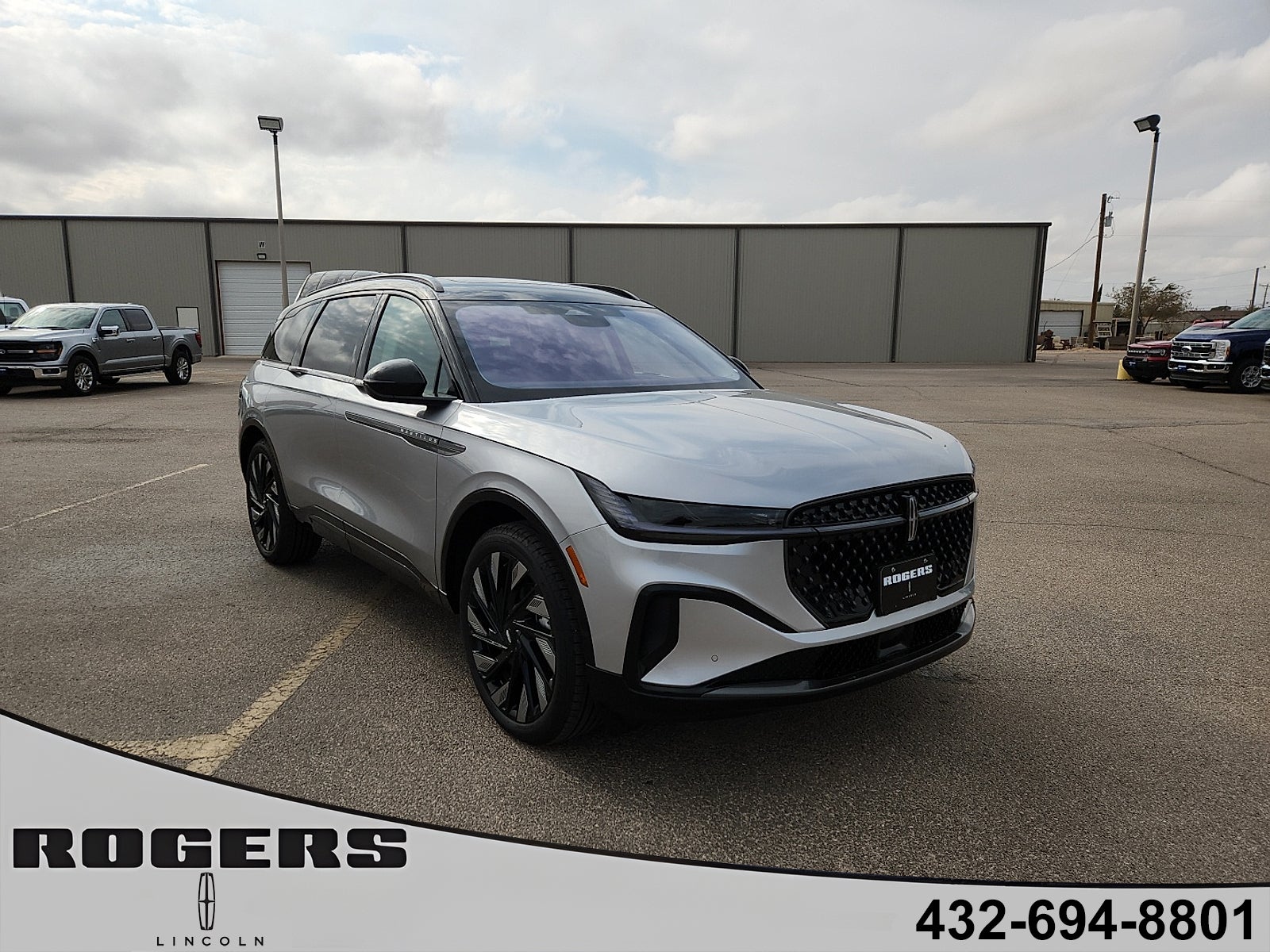 2026 Lincoln Nautilus Reserve in Silver Radiance Metallic Clearcoat — front three-quarter view