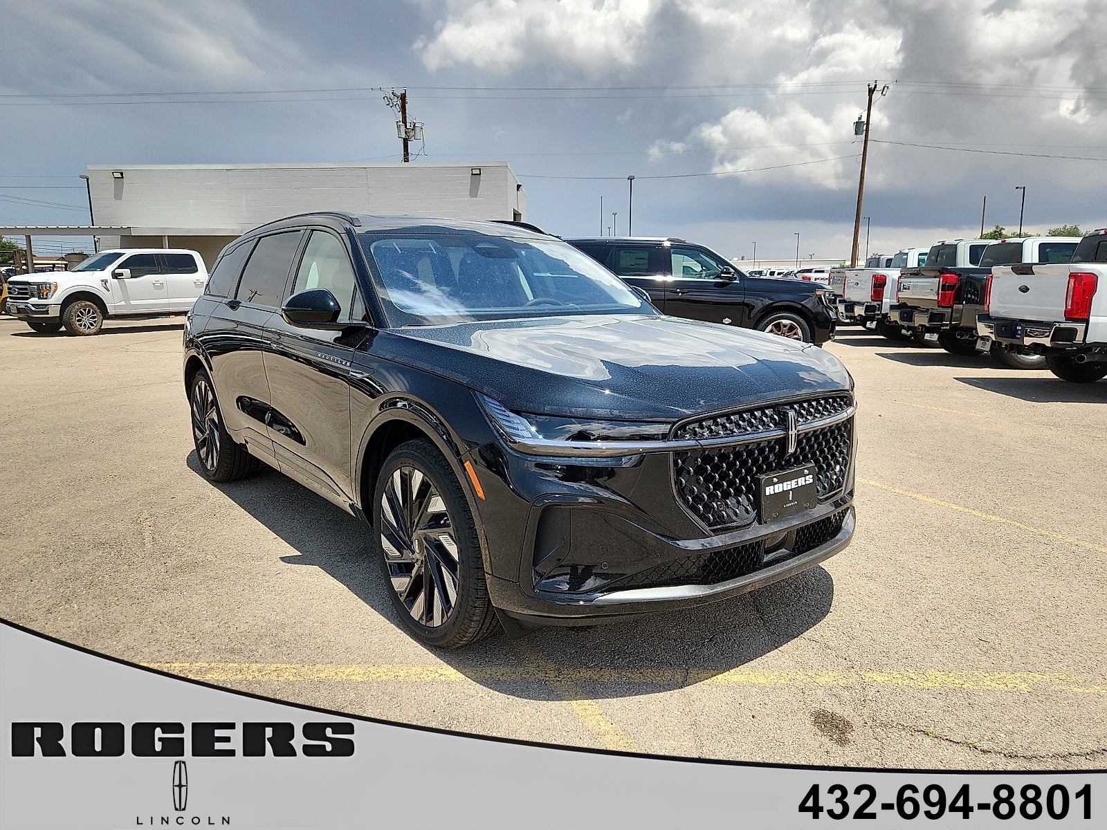 2026 Lincoln Nautilus Reserve in Infinite Black Metallic Clearcoat — front three-quarter view