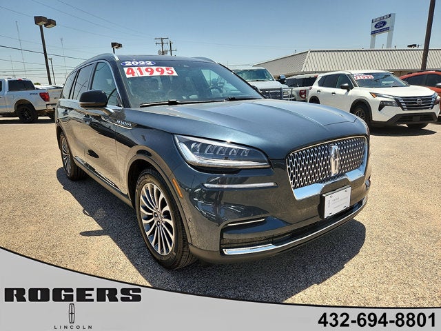 2022 Lincoln Aviator Reserve in Flight Blue Metallic Clearcoat — front three-quarter view