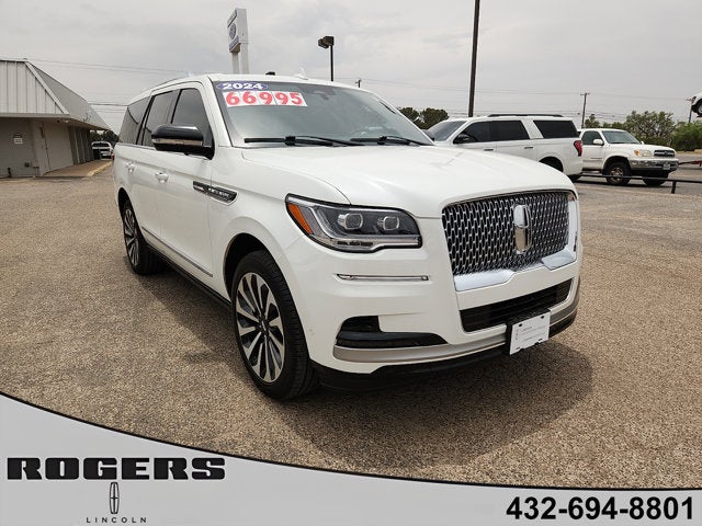 2024 Lincoln Navigator Reserve in Pristine White Metallic Tri-Coat — front three-quarter view
