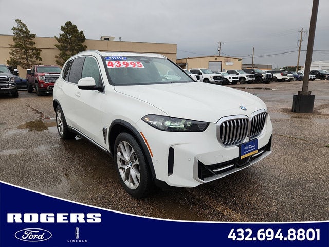 2024 BMW X5 sDrive40i in Alpine White — front three-quarter view